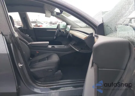 2023 Tesla Model Y Awd/Long Range Dual Motor All-Wheel Drive z USA, uszkodzony, nr VIN 7SAYGDEE8PF842237